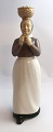 Bing & 
Gründahl. 
Porzellanfigur. 
Die Frau mit 
den Eiern. 
Modell 2126. 
Höhe 22 cm. (1 
Wahl)