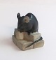 Königliches 
Kopenhagen. 
Porzellanfigur. 
Maus auf einem 
Stück Zucker. 
Modell 510. 
Höhe 4 cm. (1 
Wahl)