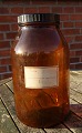 Große und gut 
erhaltene 
Apothekerflasche 
aus 
dunkelbraunem 
Glas. 
Auf Aufkleber 
„322722“ und 
...