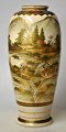 Fantastische 
Satsuma-Vase, 
1862 – 1912, 
Japan. 
Steingut. Mit 
unglaublichen 
handverzierten 
...