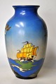 Handdekorierte 
Funkis-Vase, 
Brentleigh-
Ware, Lincoln, 
England, ca. Um 
1930. 
Polychrome ...