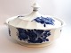Königliches 
Kopenhagen. 
Blaue Blume, 
eckig. Runde 
Schale mit 
Deckel. Modell 
8535. 
Durchmesser 22 
...