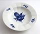 Königliches 
Kopenhagen. 
Blaue Blume, 
eckig. Tiefer 
Dessertteller. 
Modell 8547. 
Durchmesser 21 
...