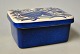 Royal 
Copenhagen 
Fayence. Tenera 
Butterdose Nr. 
133/2823. 
Kopenhagen, 
Dänemark. Blaue 
Box mit ...