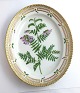 Royal 
Copenhagen 
Flora Danica. 
Ovales Gericht. 
Entwurf Nr. 
3516. Länge 
24,5 cm. Breite 
20 cm. (1 ...
