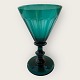 Anglais-Glas, 
facettiert, 
blaugrün, Höhe 
12,2 cm, 
Durchmesser 
oben 7,4 cm, 
Durchmesser 
unten 6,4 cm.