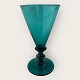 Anglais-Glas, 
glatt, 
blaugrün, 12,8 
cm hoch, 6,4 cm 
oben, 6,2 cm 
unten.