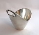 Hingelberg. 
Kleine Schale 
aus 
Sterlingsilber 
(925). Modell 
37005. Höhe 
10,5 cm.