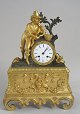 Französisches 
Kaminuhr aus 
vergoldete 
Bronze, 
ca.1830. Kasten 
dekoriert mit 
...