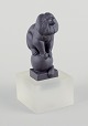 Pia Langelund 
for Royal 
Copenhagen. 
Figur af abe i 
sort ...