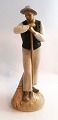 Bing & 
Gröndahl. 
Porzellanfigur. 
Erntearbeiter. 
Modell 2049. 
Höhe 25 cm. (2 
Sortierung)