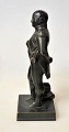 Bronzefigur des 
stehenden 
Napoleon, 
Frankreich des 
19. 
Jahrhunderts. 
Patinierte 
Bronze. 
Stehende ...