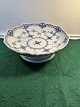 Royal 
Copenhagen, 
Musselmalet-
Blau-Schale auf 
Fuß Nr. 1-511, 
Erste Klasse. T 
17,5 cm, H 6 cm