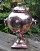 Dänische 
Empire-
Wassermaschine, 
ca. 1820. Mit 
zwei 
Kupfergriffen. 
Durchbrochener 
Deckel mit ...