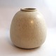Saxbo. 
Keramikvase 14. 
Höhe 16 cm. 
Kleiner Fehler 
in der Glasur. 
(siehe Foto)