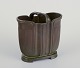 Just Andersen, 
Danmark.
Art Deco vase 
på fod med 
hank.