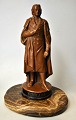 Schiller, 19. 
Jahrhundert. 
Deutschland. 
Bemaltes ton 
Figur. Auf 
ovalem 
Alabasterfuß. 
H: 30,5 cm. ...
