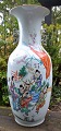 Große 
chinesische 
Bodenvase aus 
Porzellan, 
Tongzhi, 19. 
Jahrhundert. 
Gemälde in Form 
von ...