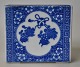 Chinesisches 
Kopfkissen aus 
Porzellan, 
Tongzhi, 19. 
Jahrhundert. 
Mit 
handgemalten 
blau-weißen ...