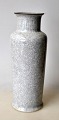 Craquelé-Vase 
von Royal 
Copenhagen, 20. 
Jahrhundert. 
Kopenhagen, 
Dänemark. 
Gestempelt. 
Höhe: ...