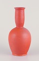 Svend 
Hammershøi for 
Kähler.
Keramikvase 
med smal hals.