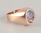18 karat gold 
ring adorned 
with light blue 
semi-precious 
...