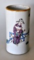 Chinesischer 
Pinselbecher 
aus Porzellan, 
Tongzhi, 19. 
Jahrhundert. 
Mit Männern im 
Garten ...