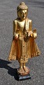 Stehender 
Buddha aus 
vergoldetem 
Holz, 20. 
Jahrhundert. 
Thailand. 
Vergoldet mit 
Einlagen aus 
...