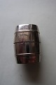 Für die Samler:
Vintage 
Leichter
Form wie eine 
Tonne / ein 
Fass
Selten
H: 4cm
In gutem ...