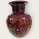 Große Bodenvase 
mit springendem 
Hirsch in 
ochsenblutfarbener 
Glasur von 
Knabstrup 
Keramik, Ein 
...