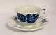 Königliches 
Kopenhagen. 
Blaue Blume, 
eckig. 
Teetasse. 
Modell 8500. (2 
Wahl)