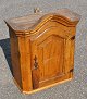 Dänischer 
Barock-
Hängeschrank 
aus polierter 
Eiche, 18. ...