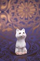 Small porcelain 
cat from Bing & 
Grondahl. 
H: 4,5cm.