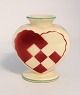 Aluminia Herz 
rot. Höhe 7,5 
cm.