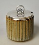 Bang, Arne 
(1901 - 1983) 
Dänemark: 
Geriffeltes 
Marmeladen topf 
aus Steingut 
Nr. 128. 
Graugrüne ...