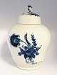 Königliches 
Kopenhagen. 
Blaue Blume, 
svejfet. Bojan. 
Modell 1791. 
Höhe 29 cm. (4 
Wahl)