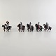 13 figurer af 
dragoner på 
heste i tin. 
Seks brune 
heste og syv 
sorte heste, to 
dragoner rider 
...