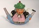Royal 
Copenhagen. 
Teekanne in 
Form eines 
Mannes. Der 
Deckel ist ein 
Hut, die Beine 
sind Ausguss 
...