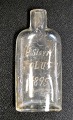 Glas-Taschen flasche, 1895. Mit Namen und Kompass graviert. L: 13 cm.