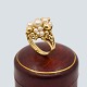 Ring in 18k gold set with pearls