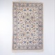 Orientteppich, inspiriert von klassischen Nain Teppichen, mit dekorativem Blumenmuster in hellen ...
