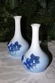 Vase  Bing & 
Grøndahl 
porcelæn, B&G 
vase nr. 8378 / 
143. Højde 
12,5cm.  Hel og 
fin stand
