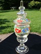 Glass Cup mit 
einem 
Glasdeckel mit 
gemalten Blumen