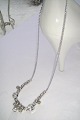 Schöne 
Halskette mit 
funkelnden 
Kristall-Steine.
 Länge 40,5 cm. 
Komplett und 
guter Zustand