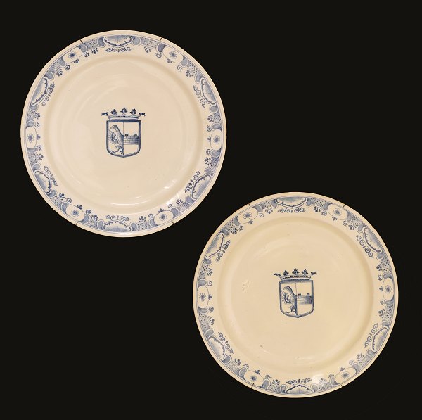 A pair of large faience plates. Signed Stockholm, Sweden, circa 1750. With the 
coat of arms of the family von Berchs. D: 39,5cm