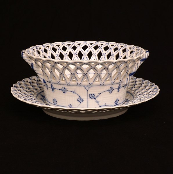 Royal Copenhagen: Blue fluted full lace fruit bowl with plate. #1050&1099. Bowl: 
H: 8,1cm. D: 20cm. Plate: 23cm