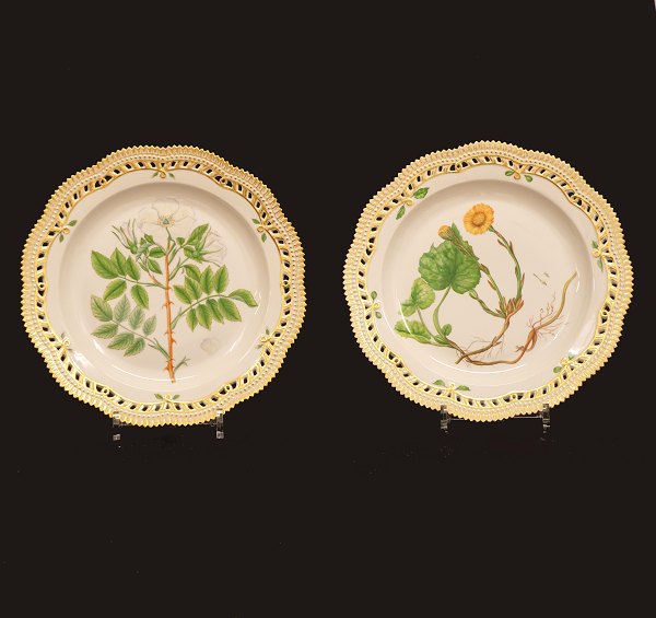 Royal Copenhagen: Two large Flora Danica plates. Porcelain. #3574. D: 29cm