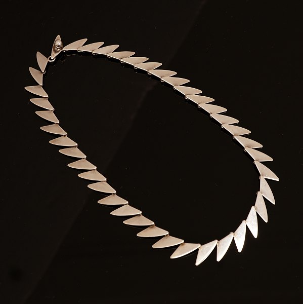 Bent Knudsen, Denmark: Necklace, Sterlingsilver. L: 39cm. W: 32gr