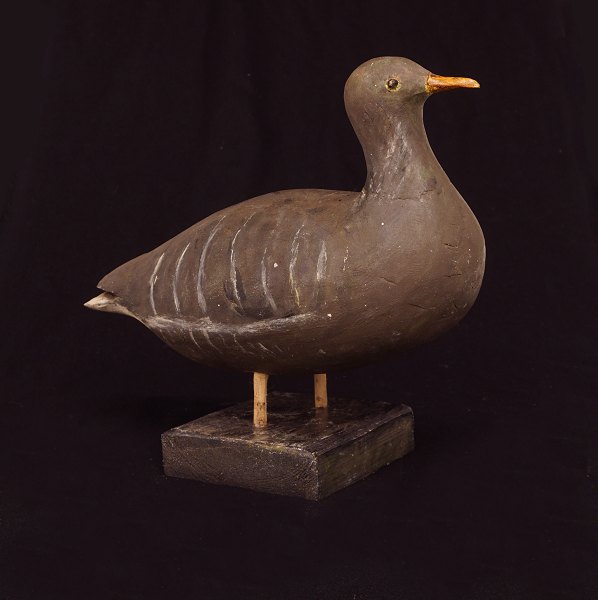 Schwedische Volkskunst: Vogel aus Holz. Ende des 19. Jahrhunderts. H: 28cm. L: 
37cm