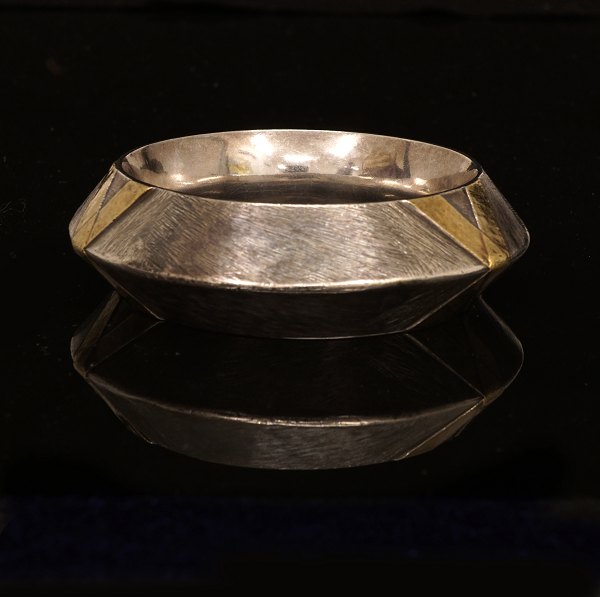 Ulrik Jungersen, Denmark: A partly gilt bangle, Sterlingsilver. D inside: 6,3cm